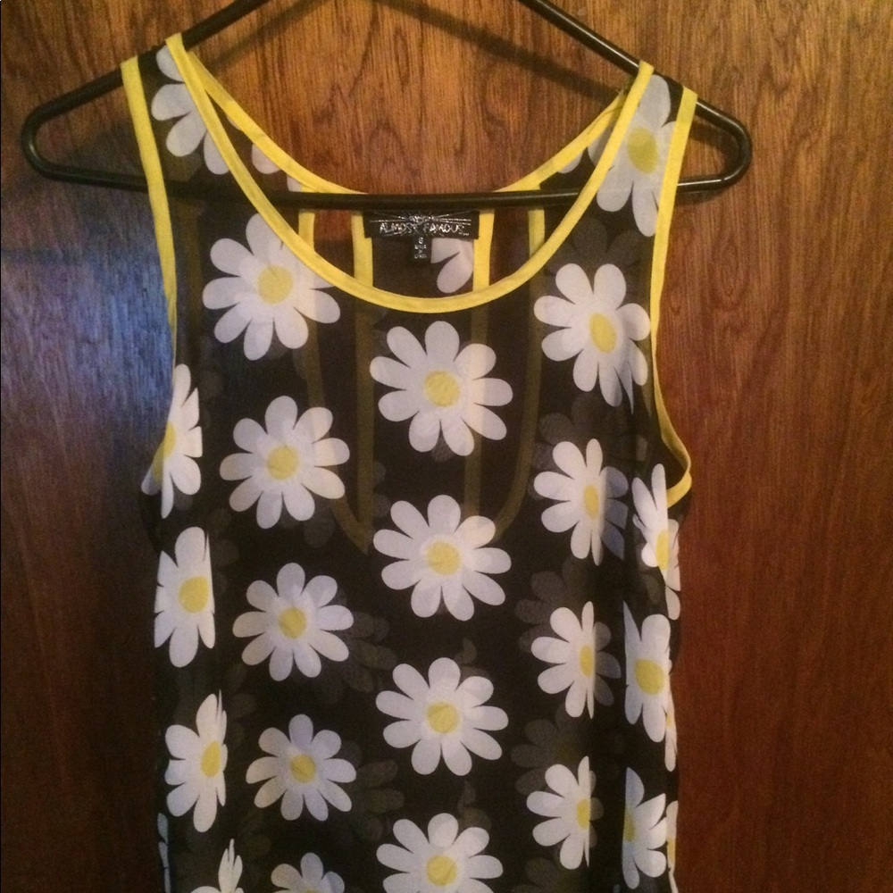 Retro Daisy Patterned Tank Top