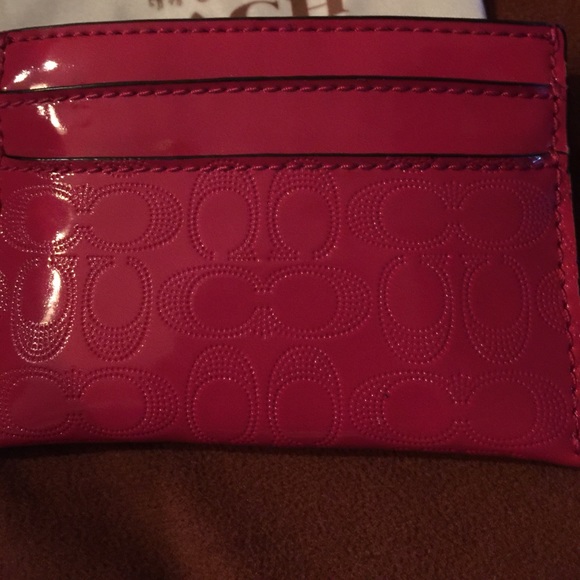 Coach fuscia Patented leather emblem card case - Picture 2 of 4
