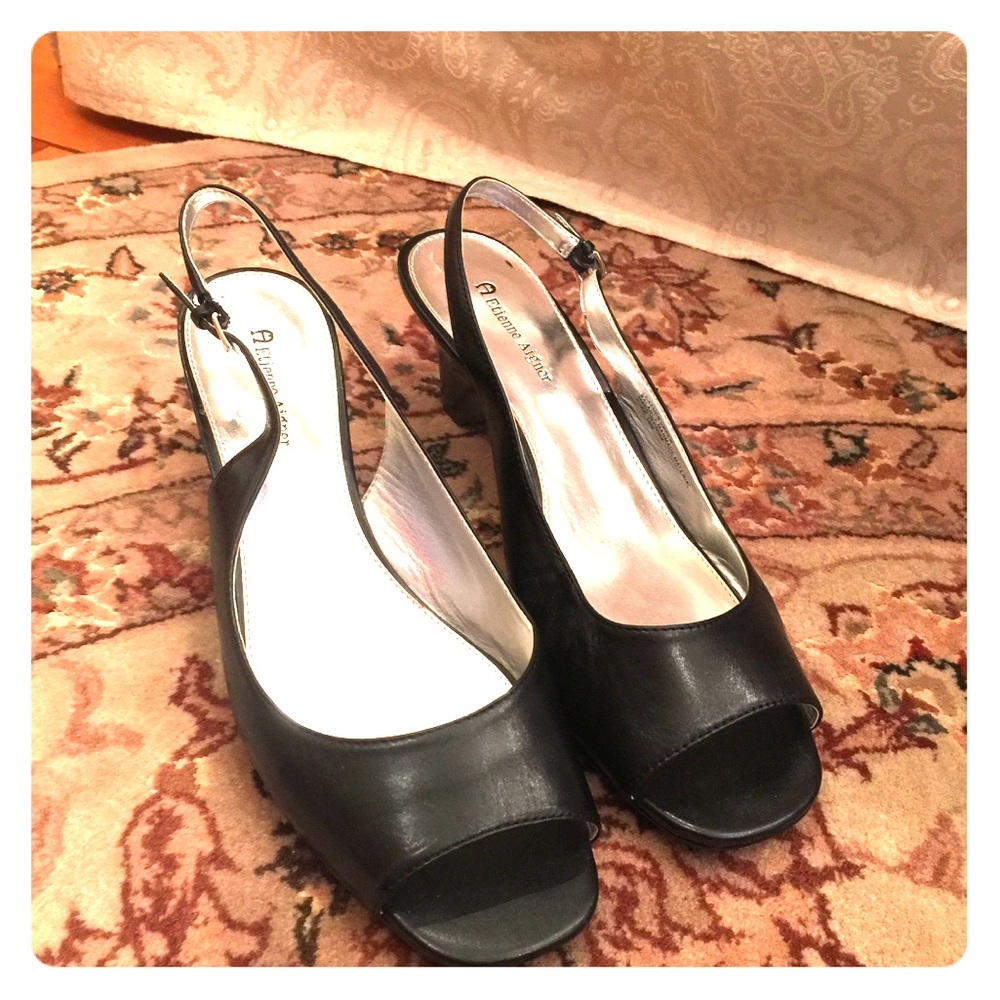 Etienne Aigner wedges
