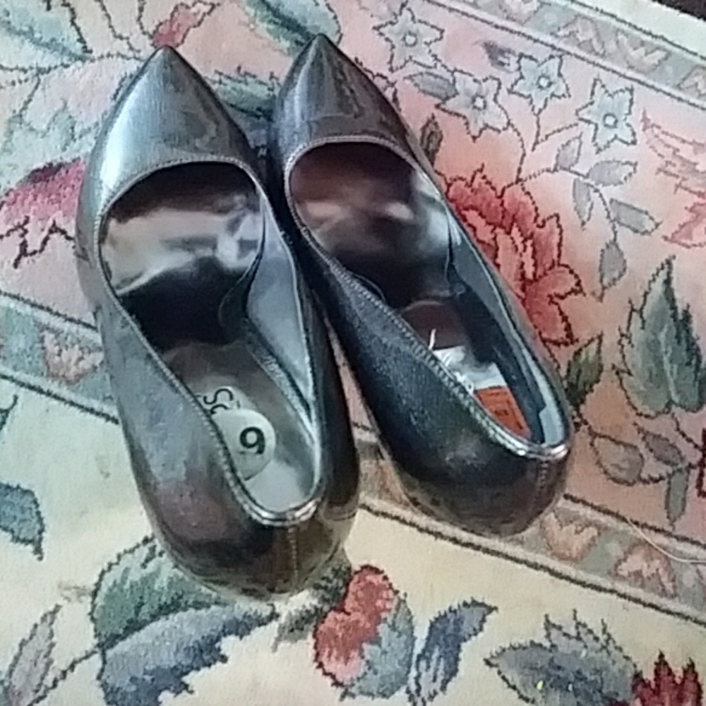 Heels - Picture 2 of 3