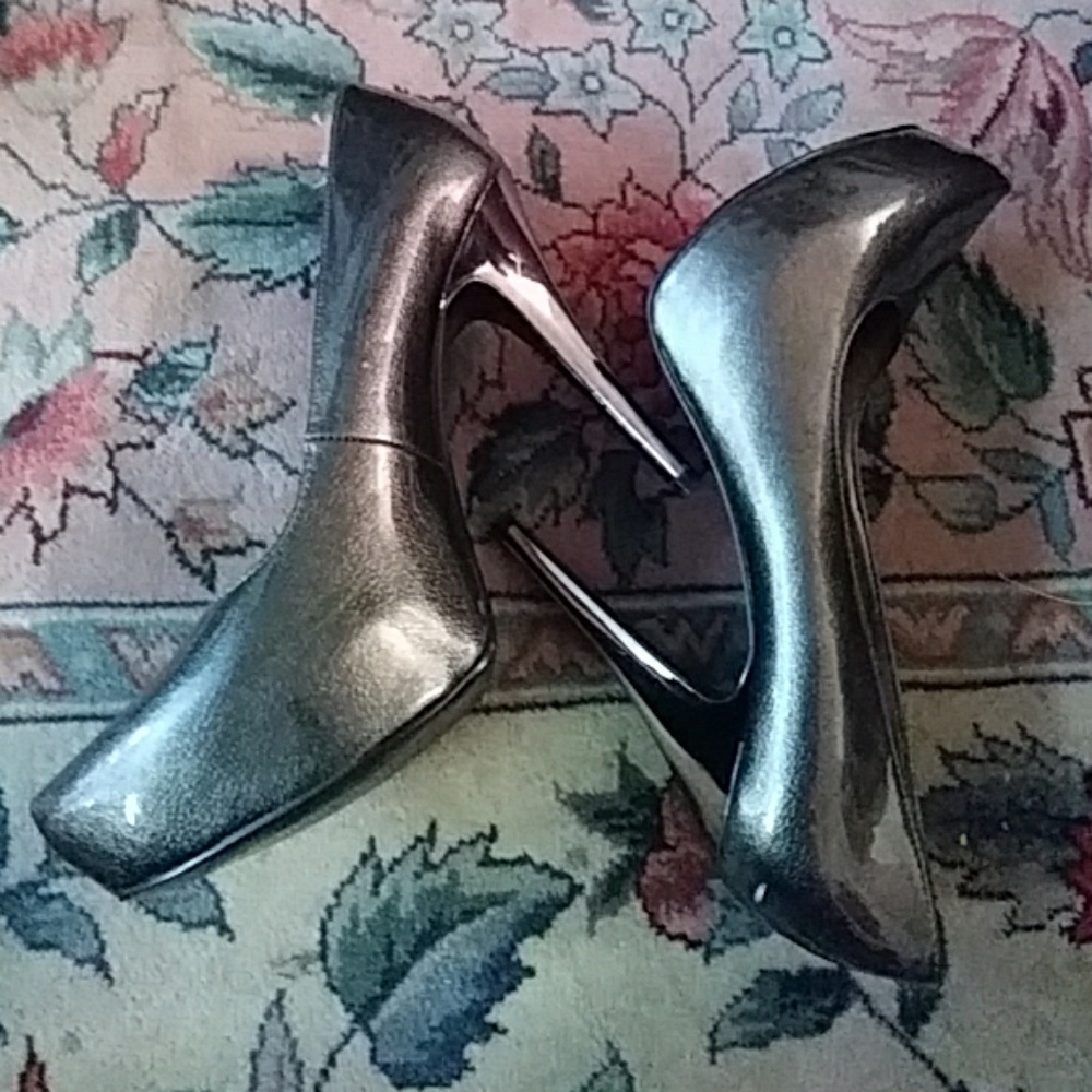 Heels - Picture 3 of 3