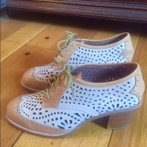 Gorgeous Jeffrey Campbell women's leather Oxfords!