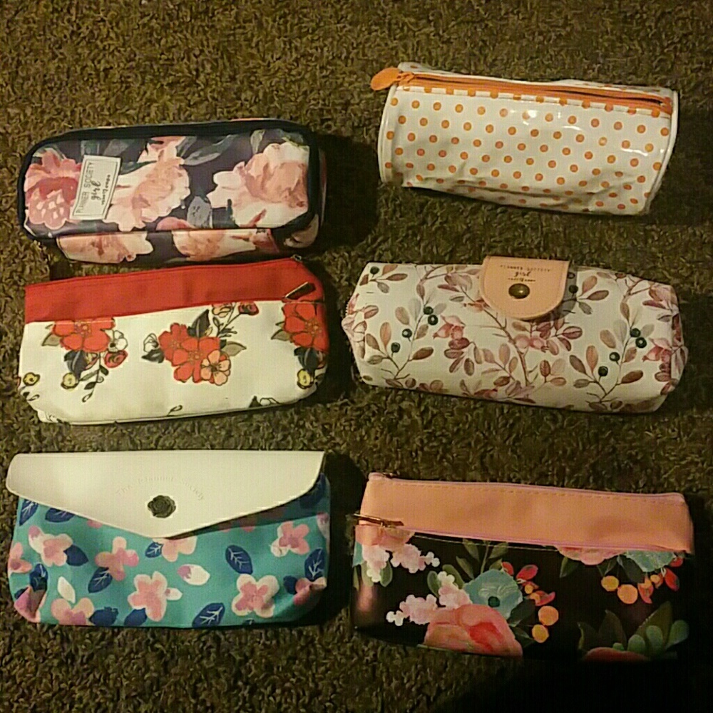 5 planner society pen cases, 1 ipsy pen case