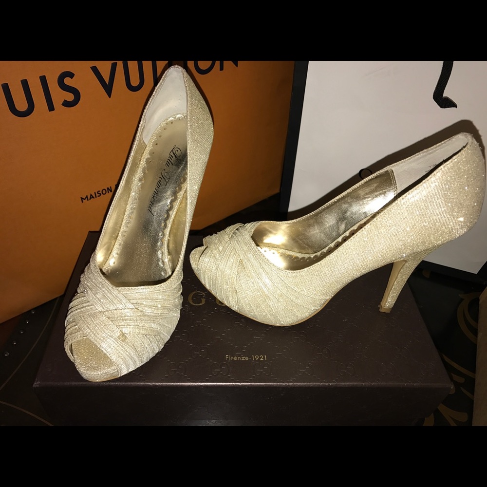⭐️⭐️Gold platform Lulu Townsend women's shoe!⭐️⭐️