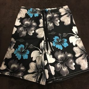 Men's Floral/Hawaiian design swim trunks