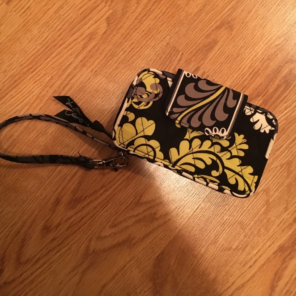 Smartphone wristlet