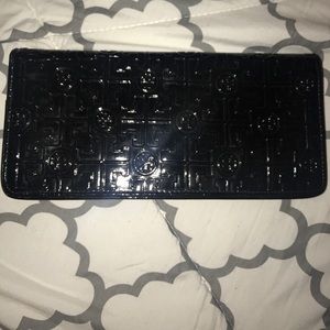 Tory burch  black  hand wallet