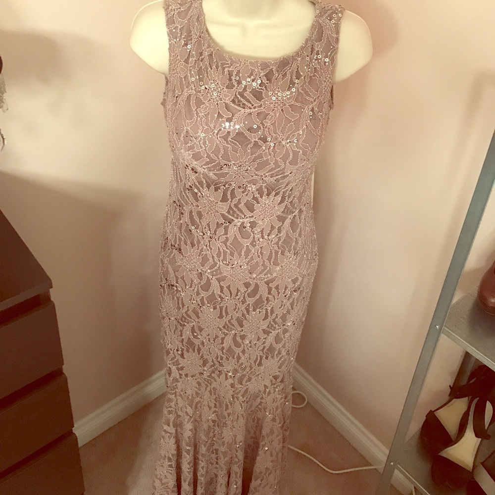 Long champagne lace dress 🍾