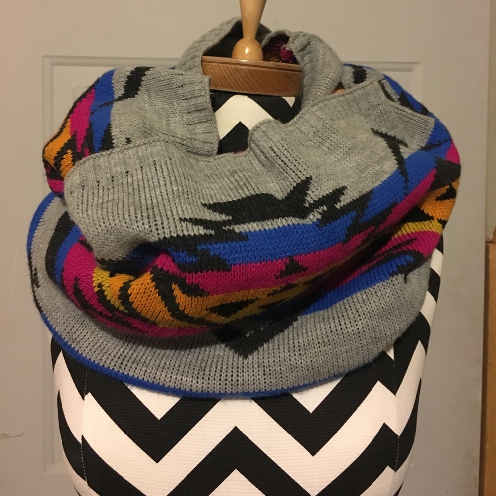 Intarsia circle scarf