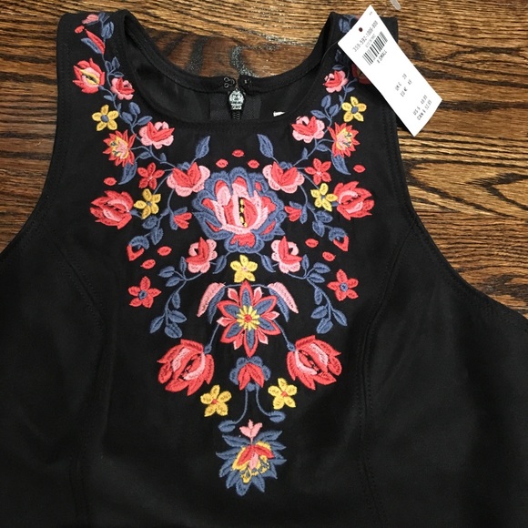 Hollister flower embroidered mini dress - Picture 2 of 4