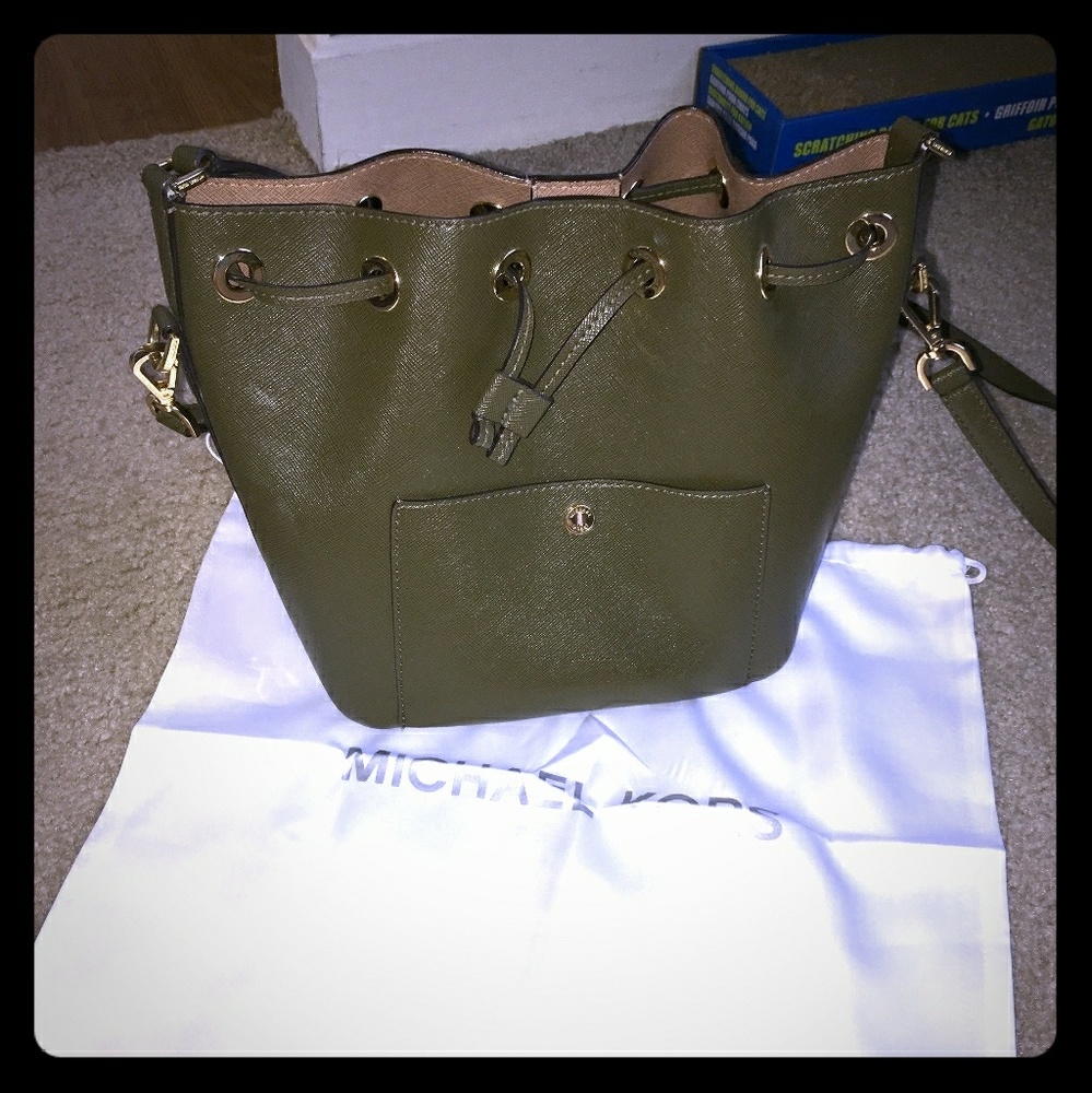 Michael Kors Medium Greenwich Bucket Bag