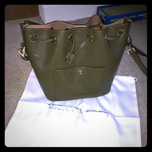 Michael Kors Medium Greenwich Bucket Bag