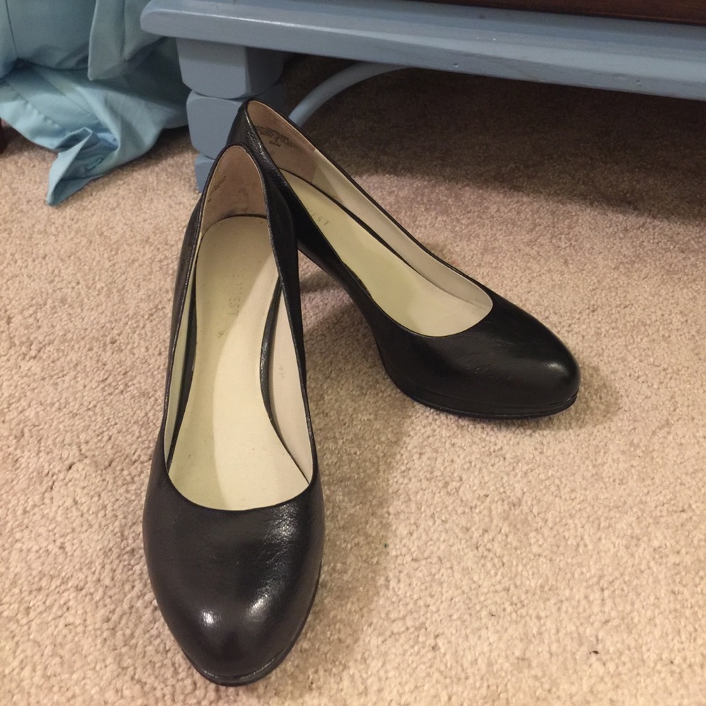 Nine West Black Platform pumps size 5.5