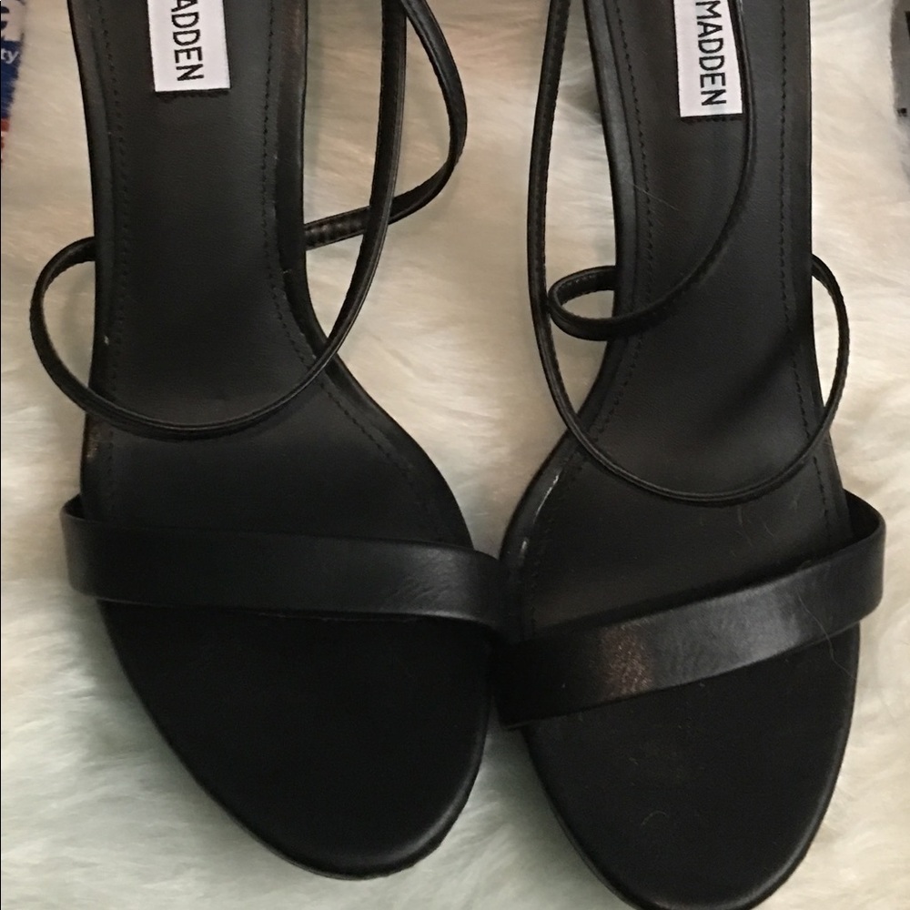 1st VixenPopShop Post! New Steve Madden Sandal!