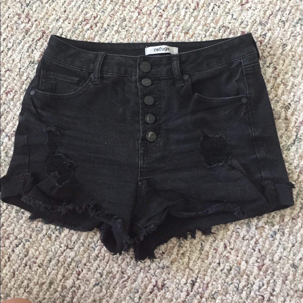 🖤 BUTTON LOVE SHORTS 🖤