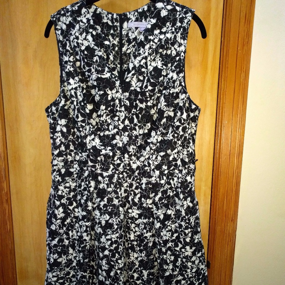 B&W Floral Lace Dress Sleeveless Knee Length, 16
