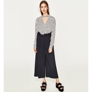 ✨Beautiful " Zara" Navy & White Top!