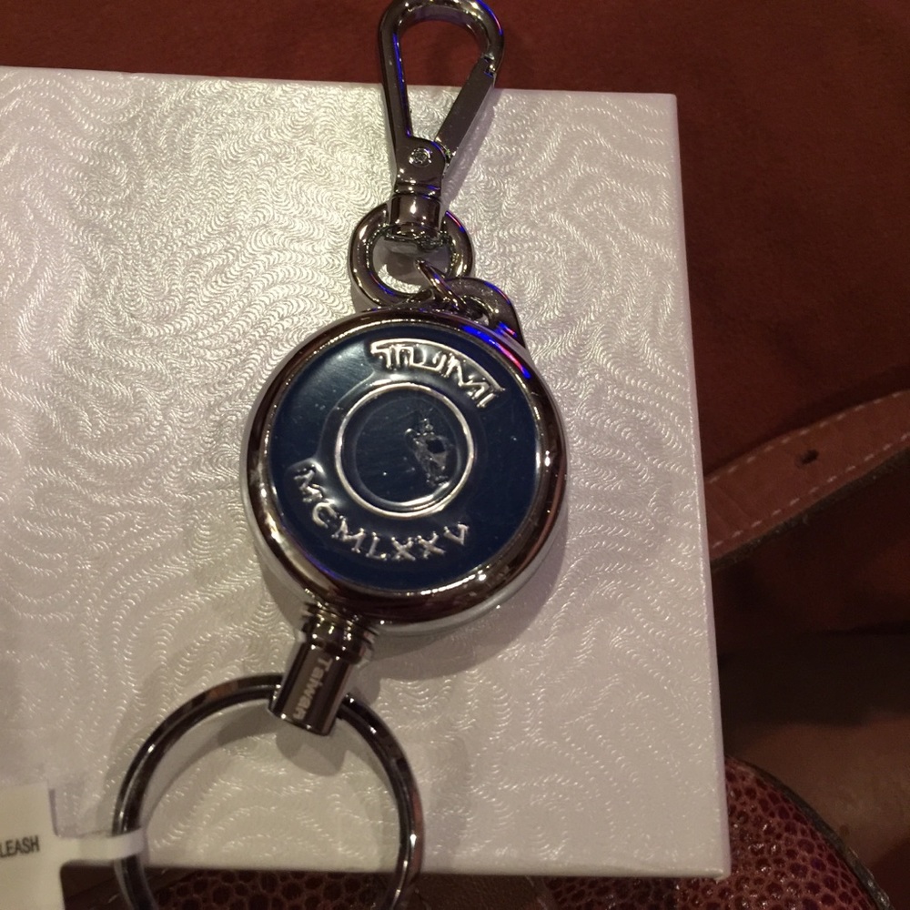 Tumi retractable key leash