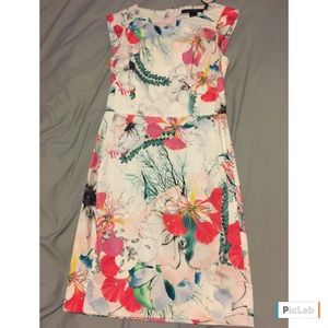 White floral French Connection Dress, size 4, NWT