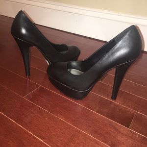 Black Pumps in Size 6