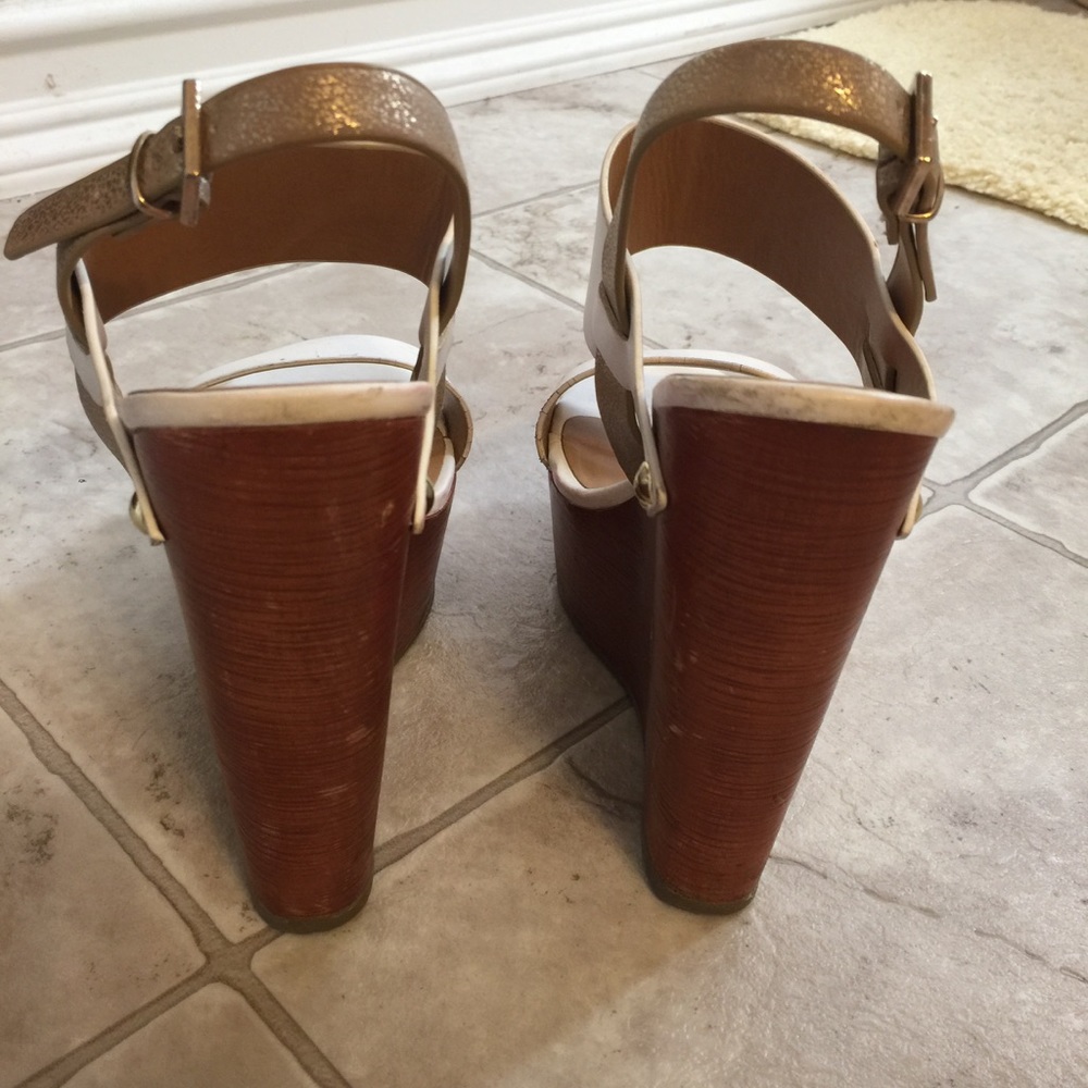*3 for $10* White wedges - Picture 3 of 8