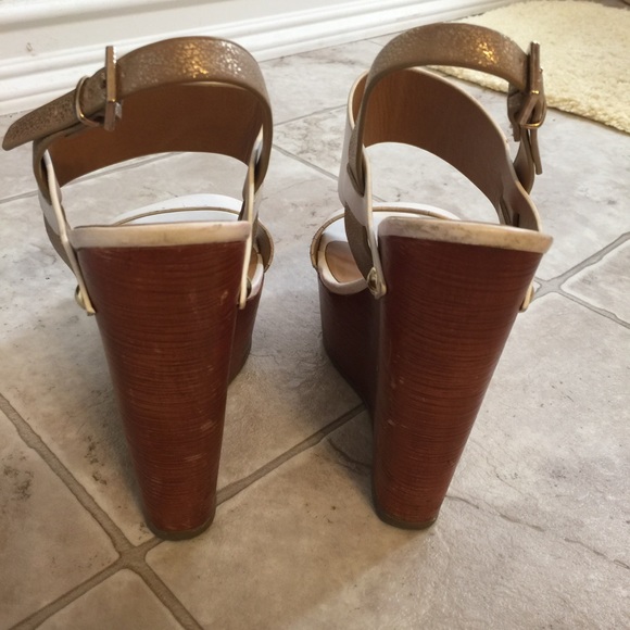 *3 for $10* White wedges - Picture 3 of 8