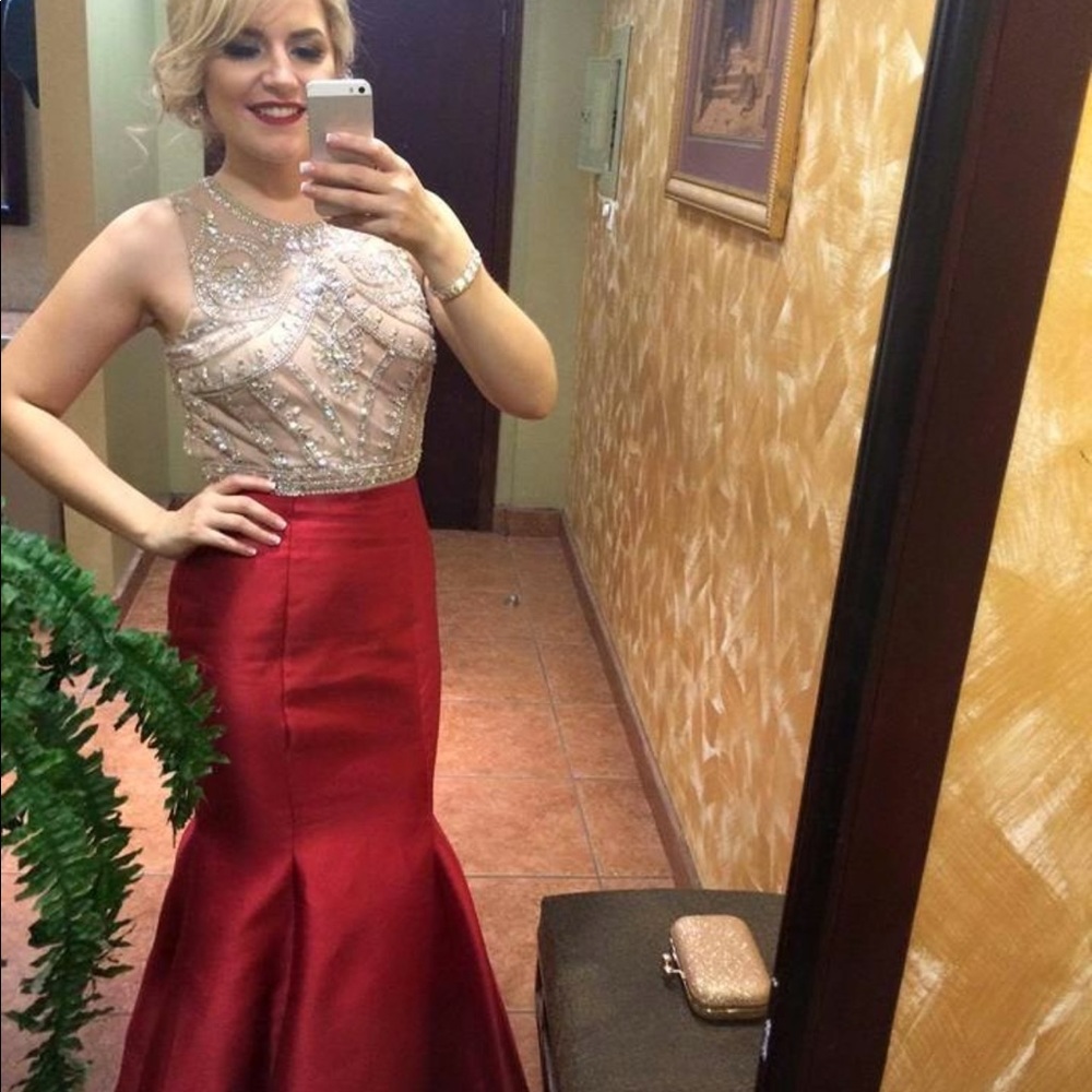 Red elegant long Gown dress prom