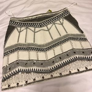 White Gianni Bini with metallic accent mini skirt