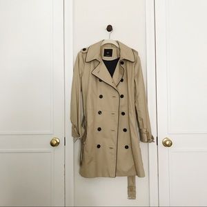 Trench coat with gold & black details
