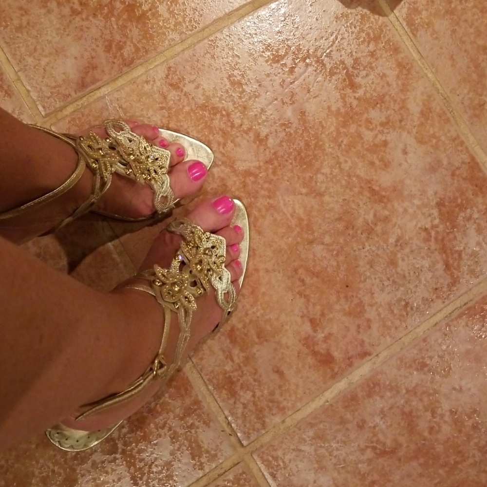 Heels - Picture 2 of 4