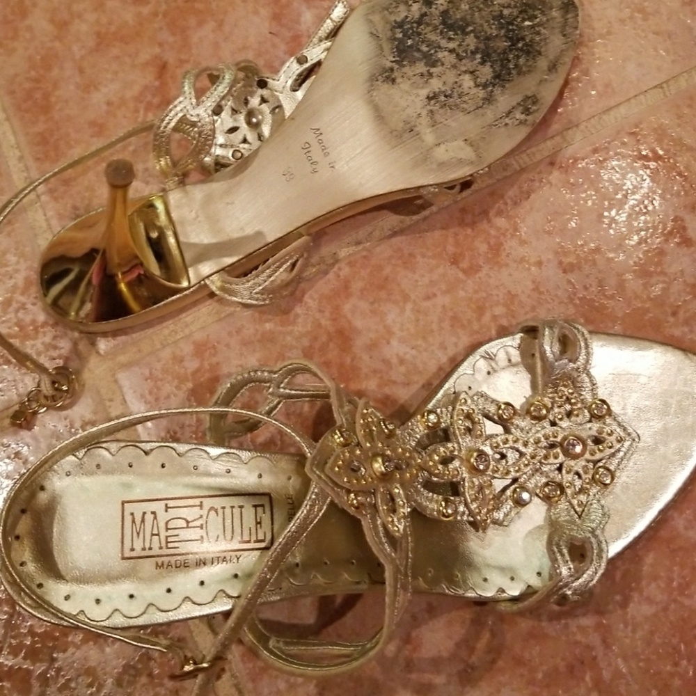 Heels - Picture 3 of 4