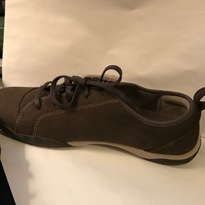 Clarks soft cushion shoe/sneaker