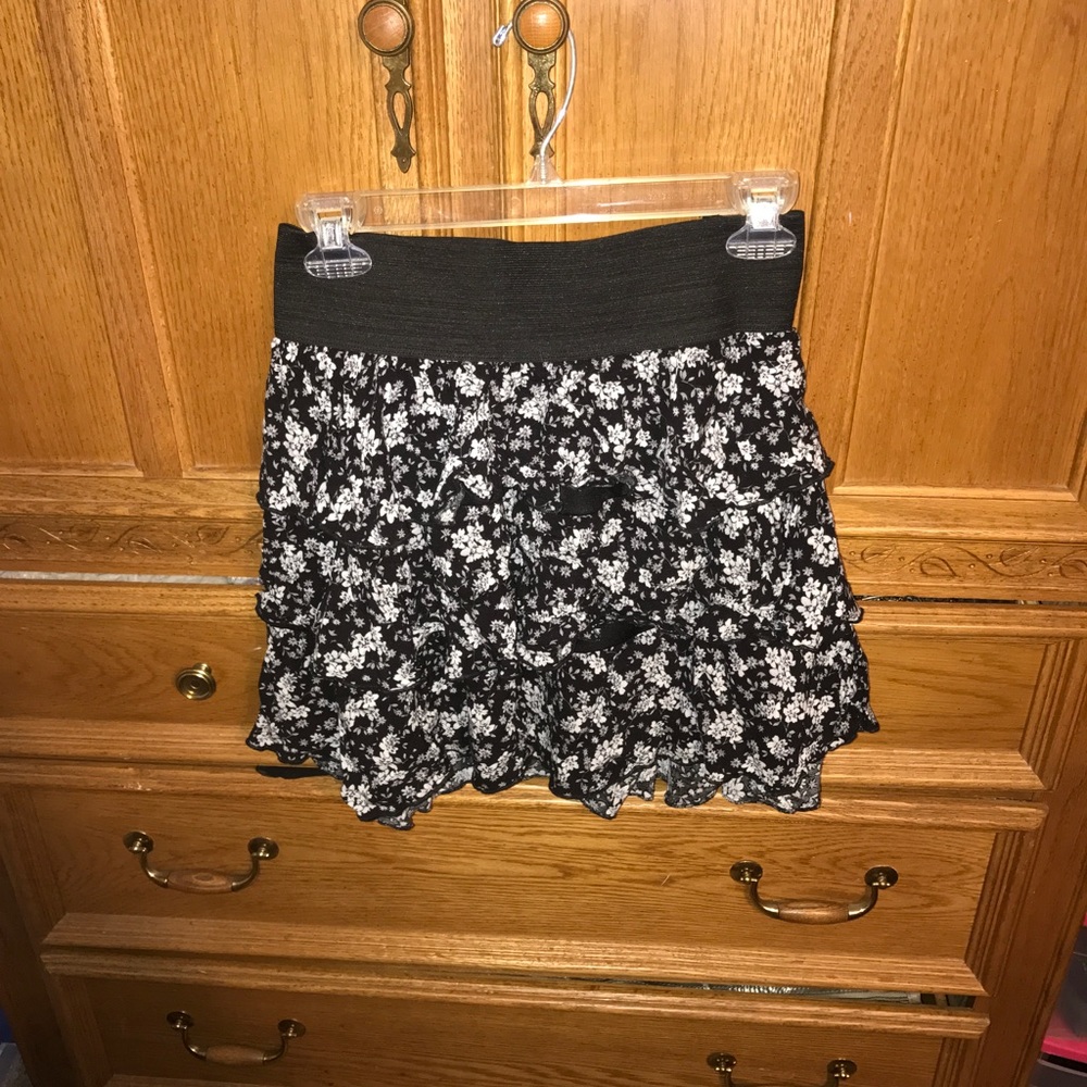 Black floral layered skirt size XL