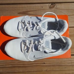 Nike cheer shoes size 6
