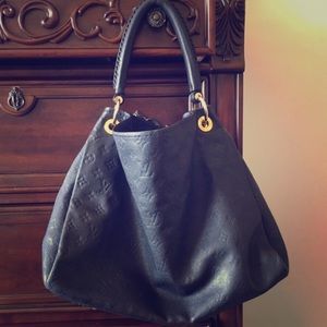 Authentic Louis Vuitton Artsy MM