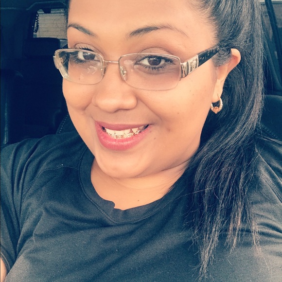 Meet your Posher, Ariel - Picture 1 of 1