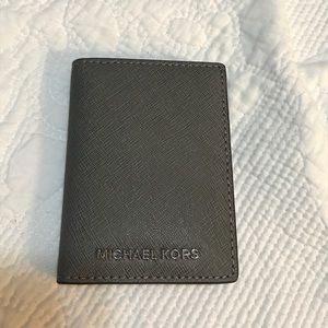 Michael kors phone charger