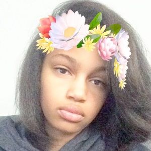 Meet your Posher, Kamari