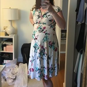Maternity dress floral print size 6 NWT