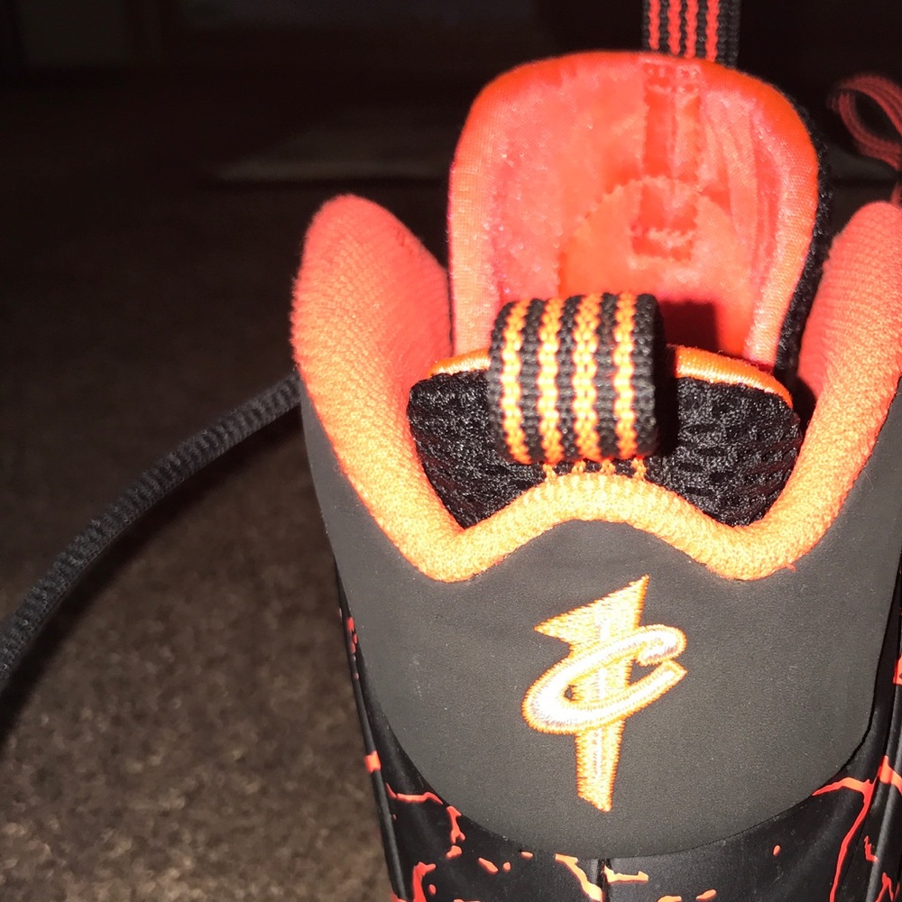 Size 7 foamposite magma
