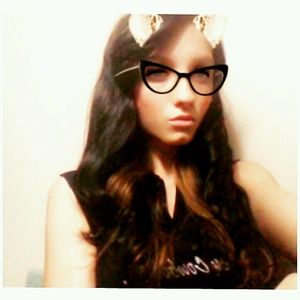 Meet your Posher, Debbie