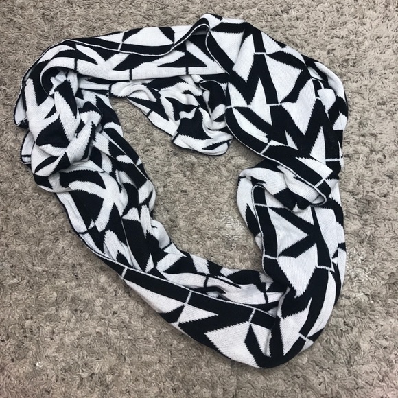 Michael Kors scarf - Picture 2 of 2