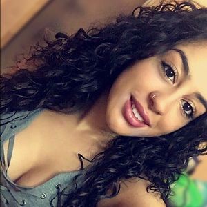 Meet your Posher, Denisse