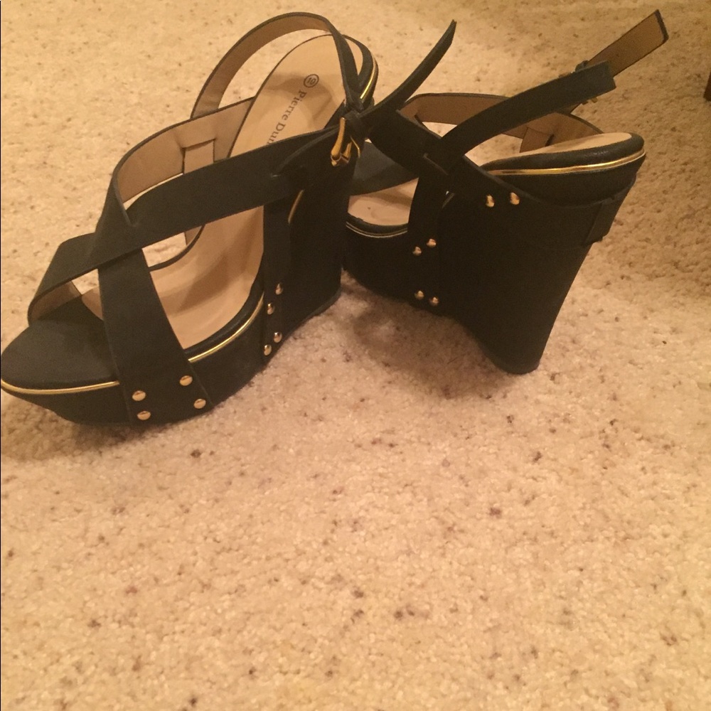 Pierre Dumas Black Wedges