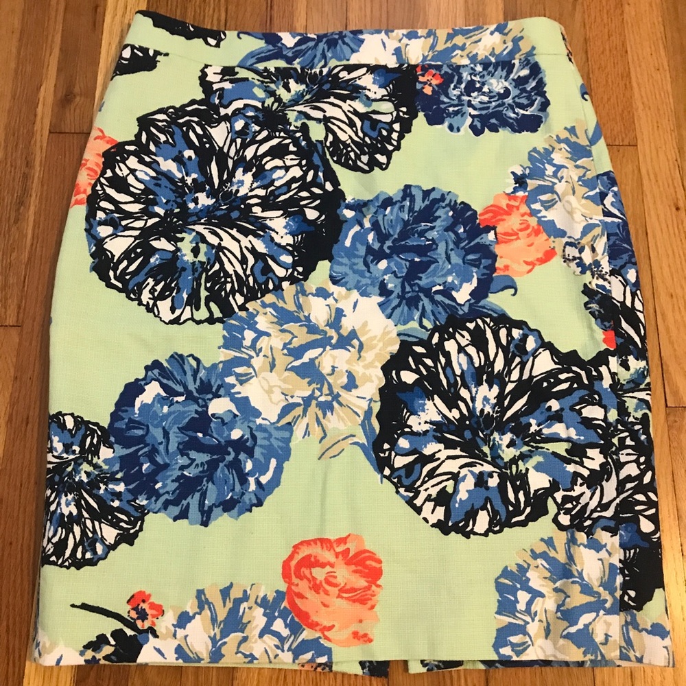 Jcrew pencil skirt size 6. Excellent condition