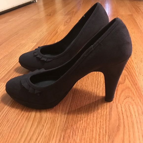 Navy heels - Picture 3 of 5