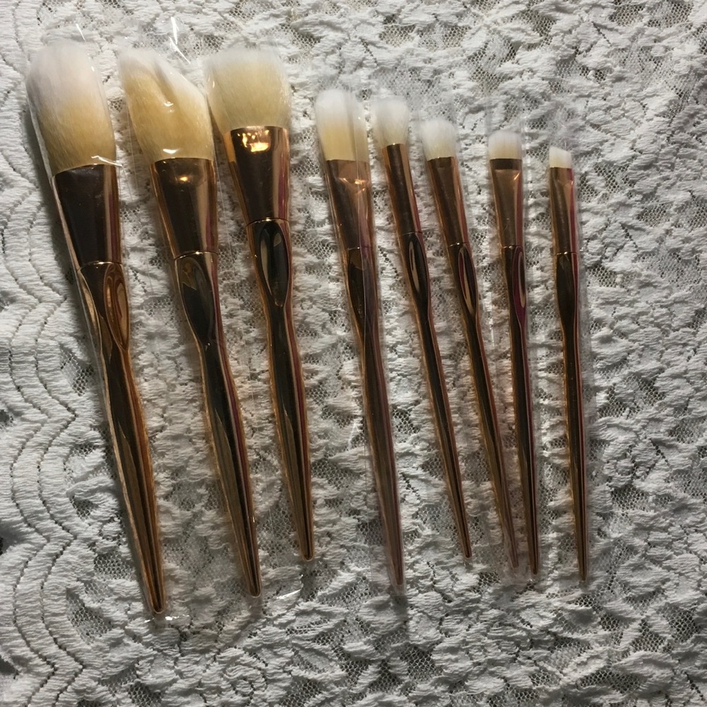Rose Gold Make-up Brushes - Picture 2 of 8