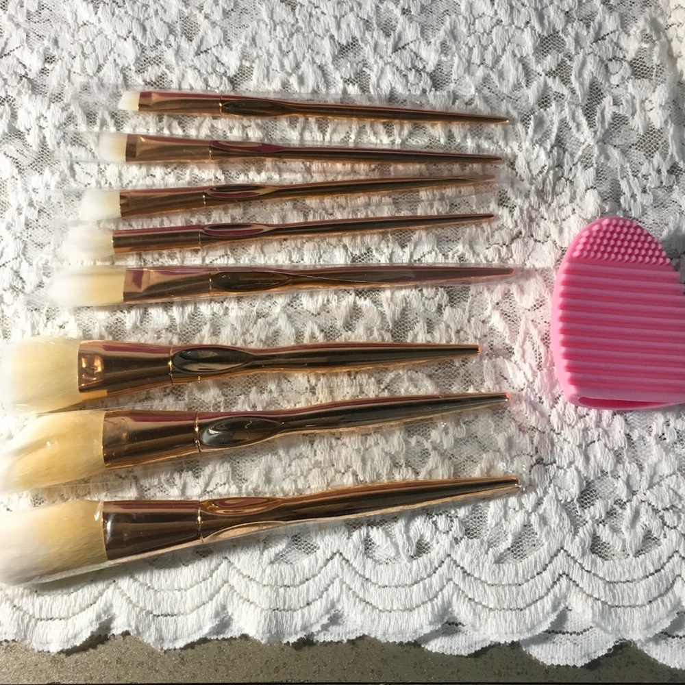 Rose Gold Make-up Brushes - Picture 4 of 8