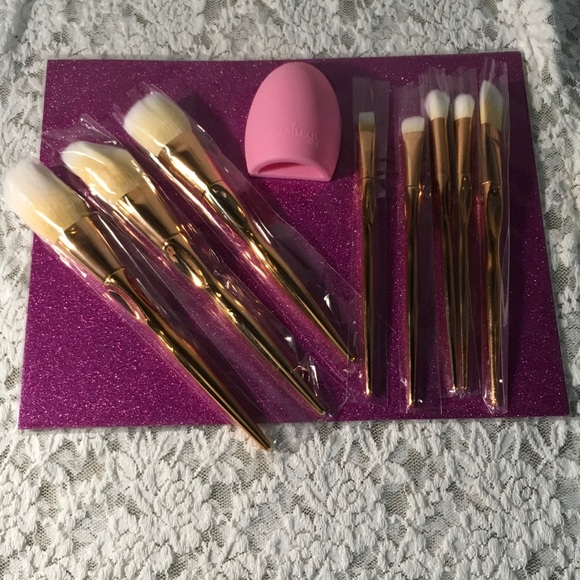 Rose Gold Make-up Brushes - Picture 5 of 8