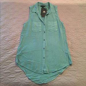 Rock and Republic XS button up sleeveless blouse